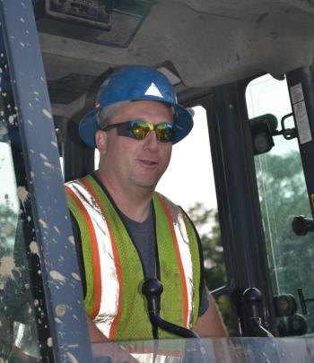 All in a day’s work for Lee Philbrook. (Photo by Lynda Clancy)