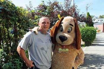Little does Petey know, but this is Camden Police Chief Randy Gagne, off duty, which is good because Petey was not leashed. (Photo by Holly S. Edwards)