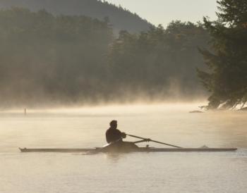 Don Seales, of Searsmont, rows through the morning mist on Megunticook Lake, Oct. 14. (Photo by Lynda Clancy)