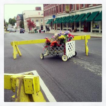 A wagon adorned with flowers leans against the barricades after the parade. (Photo by Ethan Andrews)