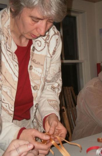 Antje Roitzsch instructing how to braid the ornament. (Photo by Kay Stephens)