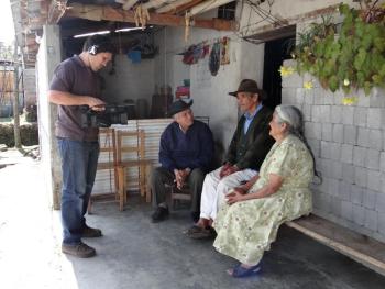 Daniel Quintanilla films a conversation with elders in a small Oaxacan indigenous community, as they speak about corn, soil and the problem of fertilizer contamination. (Photo courtesy Daniel Quintanilla)