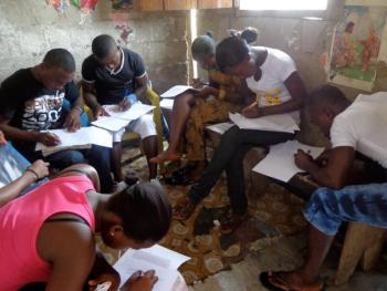 LEF students writing letters to students in Maine. (Photo Kim Ouillette)
