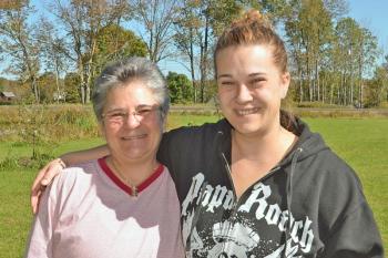 Leanne Robicheau and her daughter, Michelle Robicheau Winchenbach, in Sept. 2013, two days after Michelle learned she had breast cancer. (Photo courtesy of Michelle and Leanne)