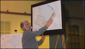 Stuart Smith makes a point while speaking to the crowd at the former Amalfi Restaurant Wednesday evening, Feb. 25. (Photos by Chris Wolf)