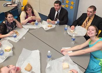 Students enjoy lunch.