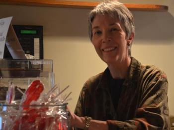 Wendy tends to cash register. (Photo by Lynda Clancy)