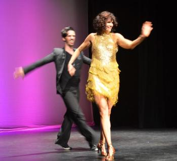 Local Star Amanda Strong performs the Samba with Swing & Sway’s Steven Dones-Rogers. (Photo by Lynda Clancy)