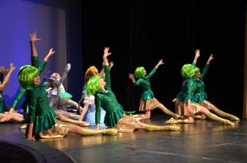 The Atlantic Ballet Company performs jazz ballet to “Welcome to the Emerald City.”