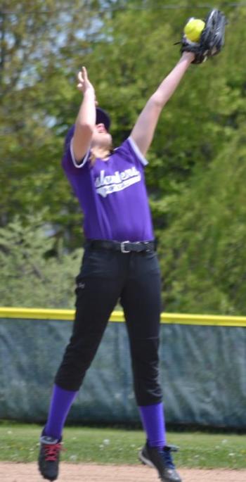 Islanders shortstop Lily Warren leaps to get the ball. (Photo by George Harvey)
