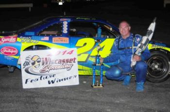 Jeff Prindall, winner of the New England Four Cylinder Prostock race. (Courtesy petespicks.smugmug.com)