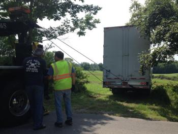 Camden Exxon’s Steve Laite (right) and Larry Oakes, owner of Automaster, of Spruce Head, confer about hauling the truck out.
