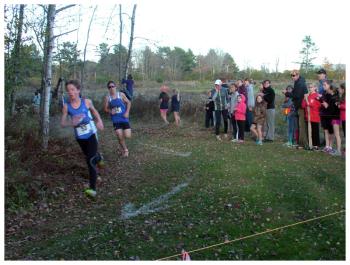 Leaders in the boys’ heat turn into a wooded stretch of the course. (Photo by Ethan Andrews)