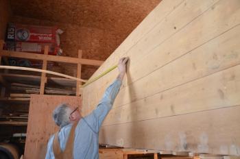 Kenny Dodge measures the stern of the Hemingway. (Photo by Lynda Clancy_