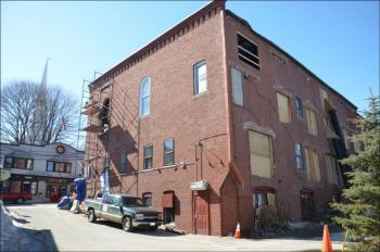16 Bay View Street will soon have balconies. (Photo by Lynda Clancy)