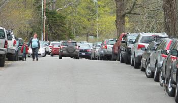 Russel Ave. in front of the farm was lined with cars.