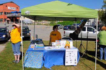 The vendors at the event were knowledgeable people about dogs. How to train them, how to care for them, what to feed them. A lot of information was available. (Photo by Ron Hawkes)