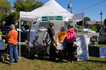 The vendors at the event were knowledgeable people about dogs. How to train them, how to care for them, what to feed them. A lot of information was available. (Photo by Ron Hawkes)