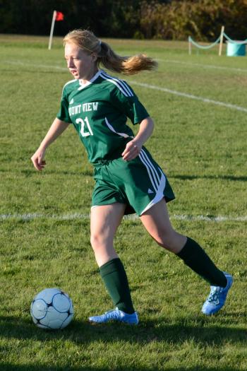Mount View’s Kristen Raven looks to pass the ball. (Photo by Ron Hawkes)