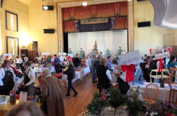 Rockport Opera House Holly Berry Fair. (Photos by Chris Wolf)