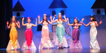 Grace Iltis, Katherine Gildred, Sophie Ernst, Robyn Walker-Spencer, Kate Upham and Karen Linares Mendoza