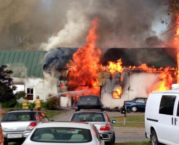 At the start of the fire, before the blue car in the photo caught fire and eventually burned up. (Photo by Tish Marriner Schade)
