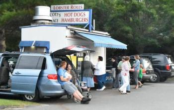 Scott’s Place stayed open late and provided food to concert goers. (Photo by Chris Wolf)