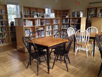 The Lincolnville Library is such a welcoming, warm place. Stop by and browse through the shelves or use the Library’s WIFI. All Lincolnville residents are entitled to a free library card. Pick yours up!
Photo courtesy Sheila Polson library