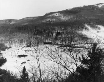 An ‘aerial’ photo that would have been taken between 1937 and 1941 – clearly not an actual aerial shot – it was taken from the mountain across the pond from the Snow Bowl. You can see the original lodge, and the 1937-era toboggan chute nearby. (Courtesy of the Camden Public Library from the book ‘The Camden Snow Bowl: A Historical Documentary 1936-1996’ by Jack Williams)