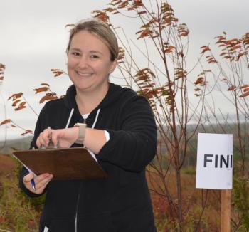 Volunteers kept the race moving. (Photo by Lynda Clancy)