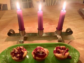 Cranberry brie bites by candlelight are delightful. SUZI THAYER/ Boothbay Register
