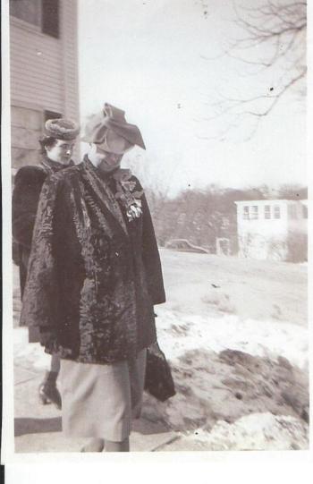 Eleanor Roosevelt and Lois Lyman. (Photo courtesy Barbara Dyer)