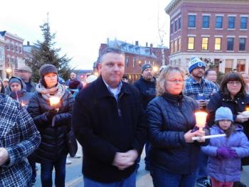 Senator Mike Thibodeau briefly addresses the crowd. (photo by Erica Thoms)