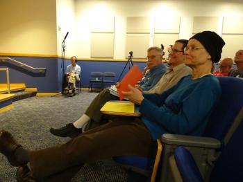 A timekeeper holds up the 30 second card. (photo by Erica Thoms)