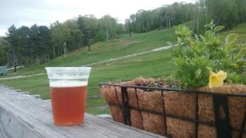 A Baxter Brewing Co. draft pairs well with a view of the chairlift and green slopes of Ragged Mountain. (Photo by Kay Stephens)