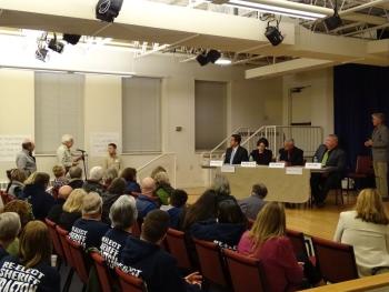 Members of the audience ask the candidates questions. (photo by Erica Thoms)