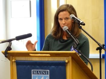 Mary Costigan speaks against Tariff 8. (photo by Erica Thoms)
