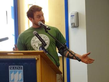 Maine Representative Owen Casas, I-Rockport, speaks against Tariff No. 8. (photo by Erica Thoms)