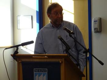 Ken McKinley, of Rockport, addresses the room. (photo by Erica Thoms)