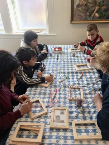 Hebrew school students working on decorating the handmade picture frames included in the Welcome Home Kits. (Photo courtesy of Elizabeth Siegel)