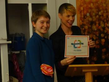 Pia Gibson receives her Ascending Artist Award from Bridget Matros. (photo by Erica Thoms)