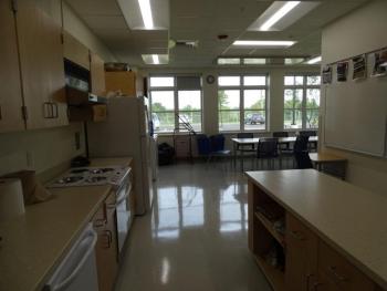 The new home economics room, which is shared with chemistry classes. (photo by Erica Thoms)