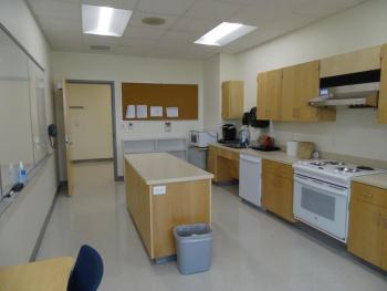 The new home economics room, which is shared with chemistry classes. (photo by Erica Thoms)