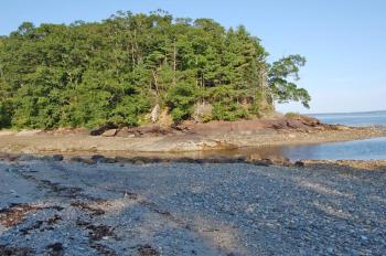 This is the channel through which boats are often brought into the landlocked bay (Hop), and is only passable for deeper keels at high tide. (Photo courtesy Dennis Cerrotti)