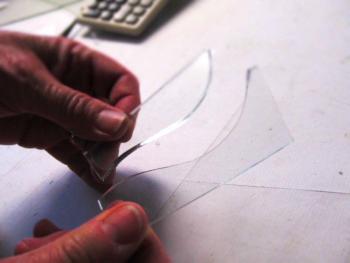 A demonstration on how to cut stained glass. Photo by Kay Stephens