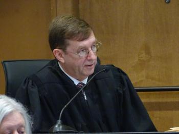 Justice Robert Murray speaks to the jury.
(photo by Erica Thoms)