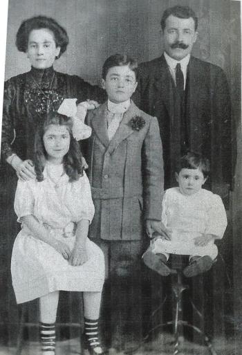 The Williams Christmas family, in 1916. (Photo courtesy Barbara F. Dyer)