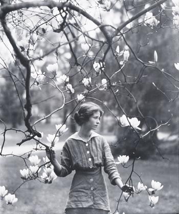 Post-Renascence Edna St. Vincent Millay, when she was a student at Vassar College. Millay1914 (Arnold Genthe; Public Domain)