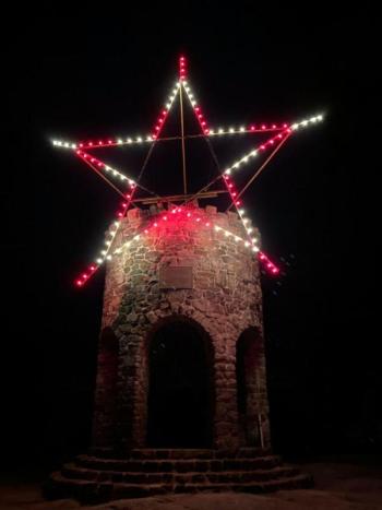 Photo by Randy Stearns, used with permission of the Friends of the Mt. Battie Star.