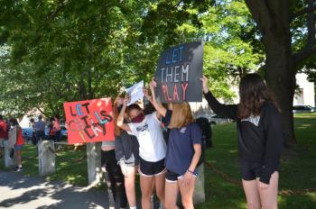Camden Hills Regional High School students rally in downtown Camden Sept. 1, advocating to play in the state’s fall and winter schedule of competitive high school games. (Photo by Lynda Clancy)